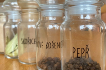 Priehľadné samolepky na koreničky 1